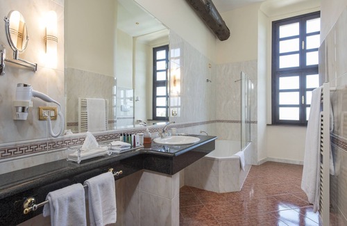 Villa Hotel | Sunstar Hotel Piemont: Poolside Relaxation & Spa Retreat