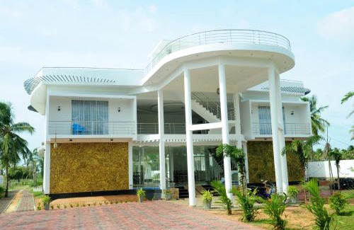 Nilaveli Hotel | Relax at Sunstar Nilaveli: Family-Friendly with Pool & Dining