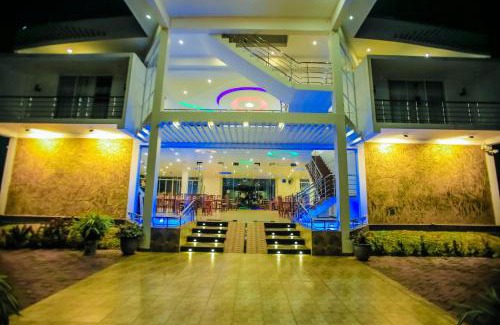 Nilaveli Hotel | Relax at Sunstar Nilaveli: Family-Friendly with Pool & Dining