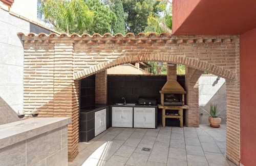Torremolinos Ski Chalet | Sunstay Chalet La Colina Torremolinos
