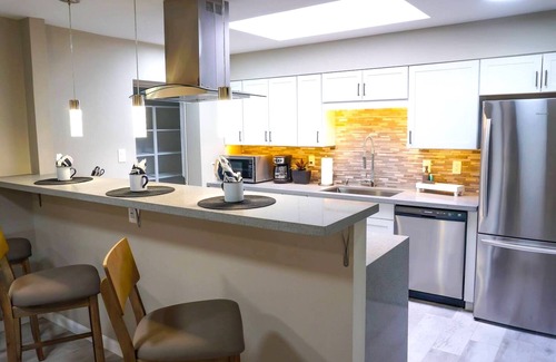 Tempe House | Experience Sunswept Skies: Golf, Firepit & Family Fun