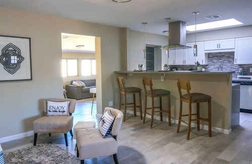 Tempe House | Experience Sunswept Skies: Golf, Firepit & Family Fun