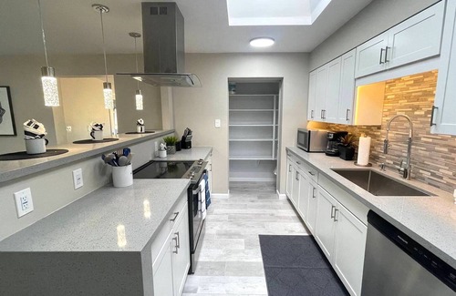 Tempe House | Experience Sunswept Skies: Golf, Firepit & Family Fun