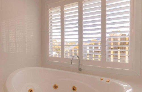Bicheno House | Suntrap Cove - you and the ocean