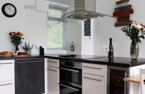 Ventnor Ski Chalet | Family-Friendly Retreat at Suntrap, Isle of Wight - 10/10!