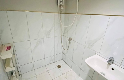 Mabolo Condo | Inviting Sunvida Condo Unit: Pool, Breakfast & Family-Friendly