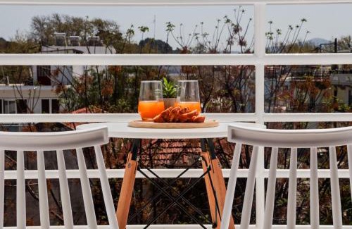 Petaloudes Apartment | Guest Rated 10/10: SunView Studio with Oceanfront Charm