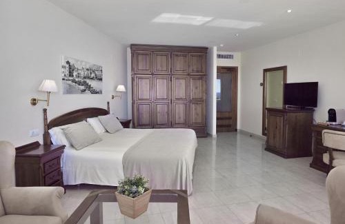 Passeig Maritim Hotel | Discover Sunway Playa Golf & Spa Sitges: Oceanfront Bliss