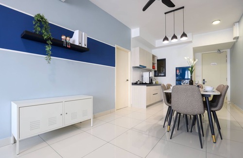 Kuala Lumpur Apartment | Elegant Sunway Velocity: Family-Friendly Retreat Awaits