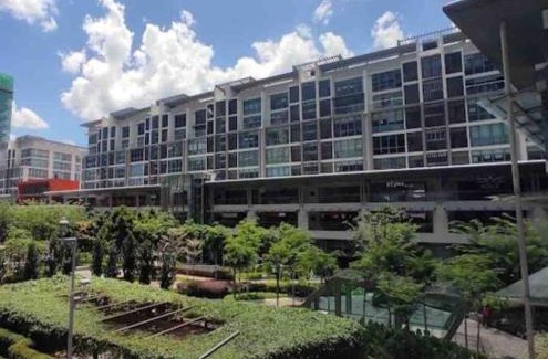 Maluri Apartment | Discover Sunway Velocity Suite with Pool and KLCC View