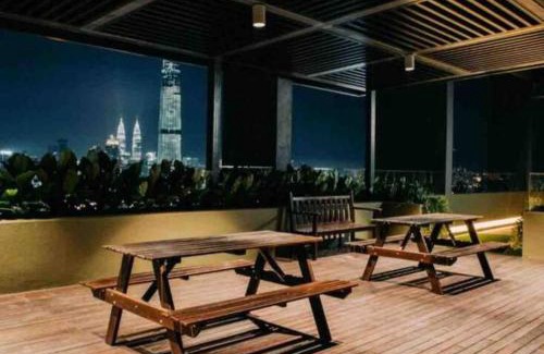 Maluri Apartment | Discover Sunway Velocity Suite with Pool and KLCC View