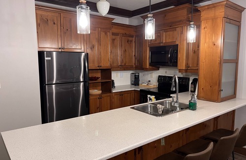 Mont-Tremblant Condo | Tranquil HBC Condo Retreat with Pool in Tremblant Village