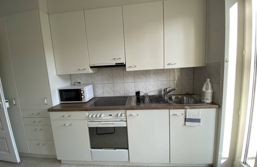 Escher Wyss Apartment | Comfortable SUP Stadium Side Room with Kitchen Access