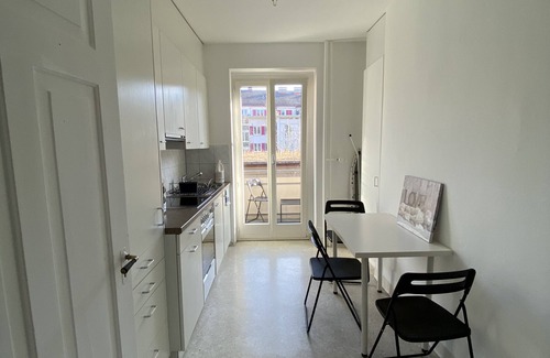 Escher Wyss Apartment | Comfortable SUP Stadium Side Room with Kitchen Access