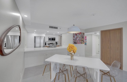 Edgewater Condo | Supa-Fly! 2 bedroom, Fully Renovated, Direct Water Views!