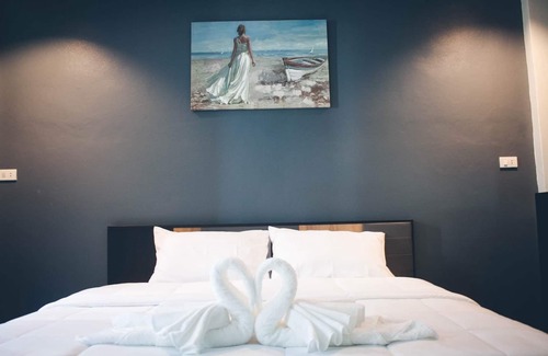 Nakhon Si Thammarat Hotel | Explore Supachai Inn: Family-Friendly Stay with Dining