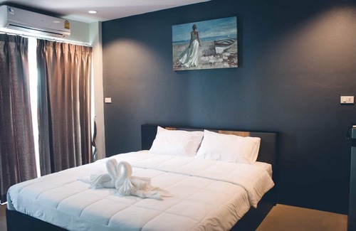 Nakhon Si Thammarat Hotel | Explore Supachai Inn: Family-Friendly Stay with Dining