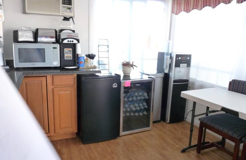 Seligman Hotel | Cozy Supai Motel: Family-Friendly with Breakfast & Kitchen