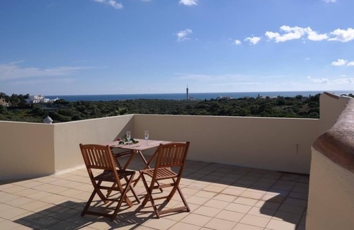 Ferragudo Villa | Inviting 4 Bedroom Villa with Ocean Views Near Beach