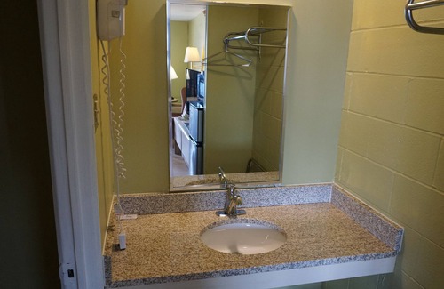Wright City Hotel | Budget-Friendly Stay at Super 7 Inn with Breakfast Included