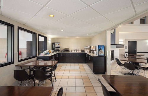Sainte-Agathe-des-Monts Hotel | Relax at Super 8 by Wyndham Sainte Agathe Des Monts