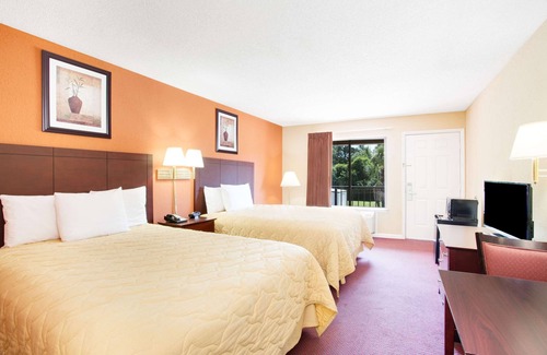 De Funiak Springs Hotel | Comfortable Stays at Super 8 by Wyndham Defuniak Springs