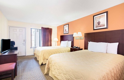 De Funiak Springs Hotel | Comfortable Stays at Super 8 by Wyndham Defuniak Springs