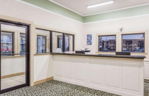 Adel Hotel | Discover Comfort at Super 8 by Wyndham Adel GA I-75