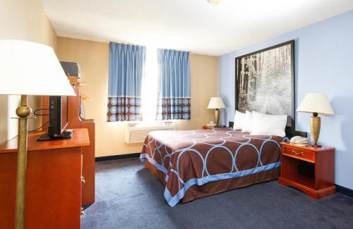 Adrian Hotel | Budget-Friendly Stay at Super 8 by Wyndham Adrian