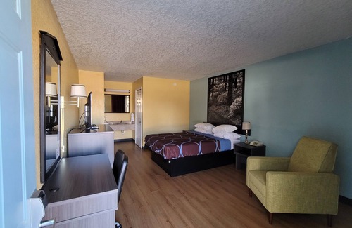 Caddo Valley Hotel | Budget-Friendly Stay at Super 8 by Wyndham Arkadelphia