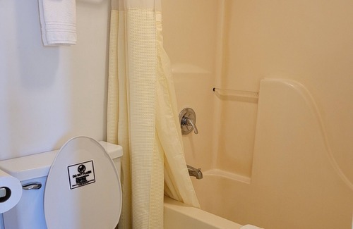 Caddo Valley Hotel | Budget-Friendly Stay at Super 8 by Wyndham Arkadelphia