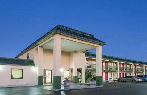 Ashburn Hotel | Top-Rated Super 8 by Wyndham Ashburn: Pet-Friendly Stays
