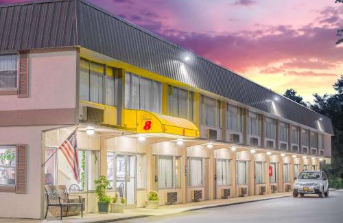 Ashland Hotel | Budget-Friendly Stay at Super 8 by Wyndham Ashland