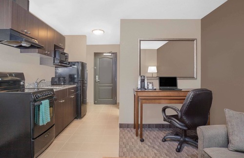 Athabasca Hotel | Comfortable Stay at Super 8 by Wyndham Athabasca AB