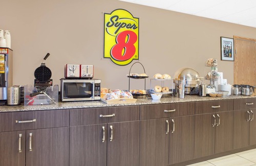 Athabasca Hotel | Comfortable Stay at Super 8 by Wyndham Athabasca AB
