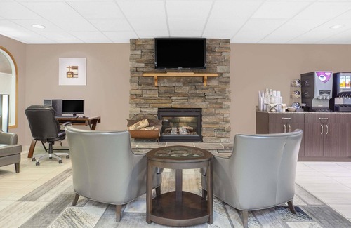 Athabasca Hotel | Comfortable Stay at Super 8 by Wyndham Athabasca AB