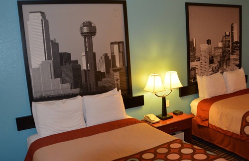 McKinney Hotel | Budget-Friendly Super 8 by Wyndham Austin with Great Amenities