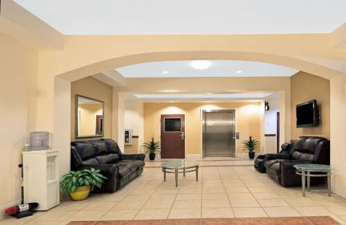 McKinney Hotel | Budget-Friendly Stay at Super 8 by Wyndham Austin/Airport