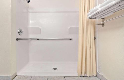 McKinney Hotel | Budget-Friendly Stay at Super 8 by Wyndham Austin/Airport