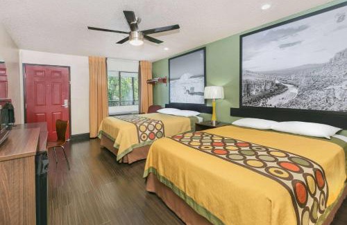 North Loop Hotel | Comfortable Stay at Super 8 by Wyndham Austin University
