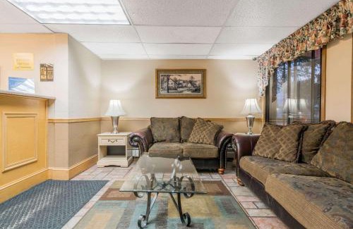 Brooklyn Center Hotel | Convenient Pet-Friendly Stay at Super 8 Brooklyn Center