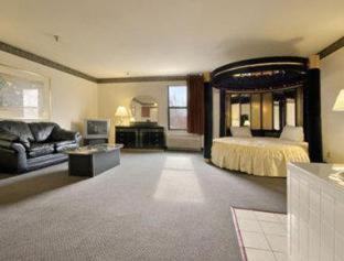 Bellefontaine Hotel | Budget-Friendly Stays at Super 8 by Wyndham Bellefontaine