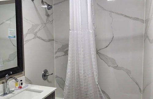 Belleville Hotel | Comfortable Stay at Super 8 Belleville with Breakfast Included