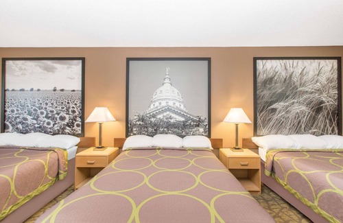 Belleville Hotel | Budget-Friendly Stay at Super 8 by Wyndham Belleville