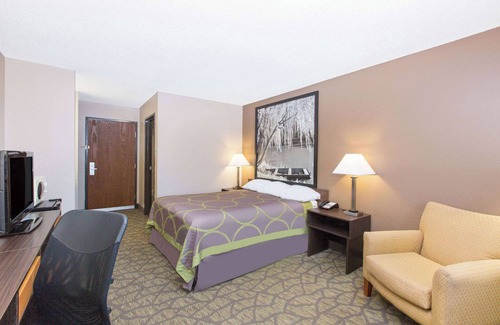 Belleville Hotel | Budget-Friendly Stay at Super 8 by Wyndham Belleville