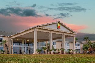 Biloxi Hotel | Budget-Friendly Stay at Super 8 by Wyndham Biloxi