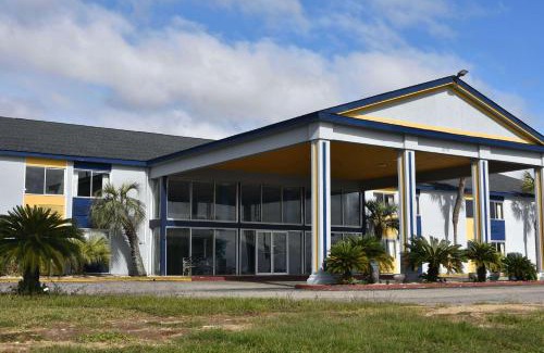 Biloxi Hotel | Budget-Friendly Stay at Super 8 by Wyndham Biloxi