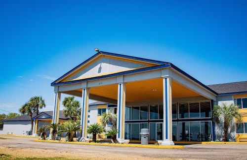 Biloxi Hotel | Budget-Friendly Stay at Super 8 by Wyndham Biloxi