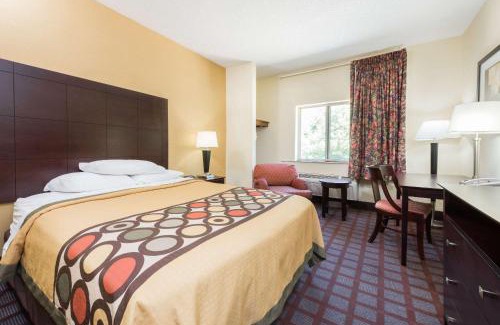 Bloomington Hotel | Convenient Super 8 by Wyndham: Family-Friendly Stay Awaits