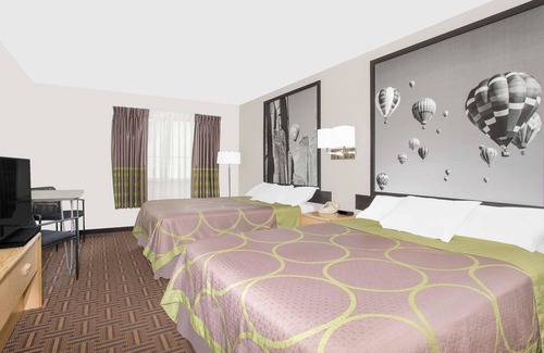 Bloomfield Hotel | Cozy Stay at Super 8 by Wyndham Bloomfield with Breakfast